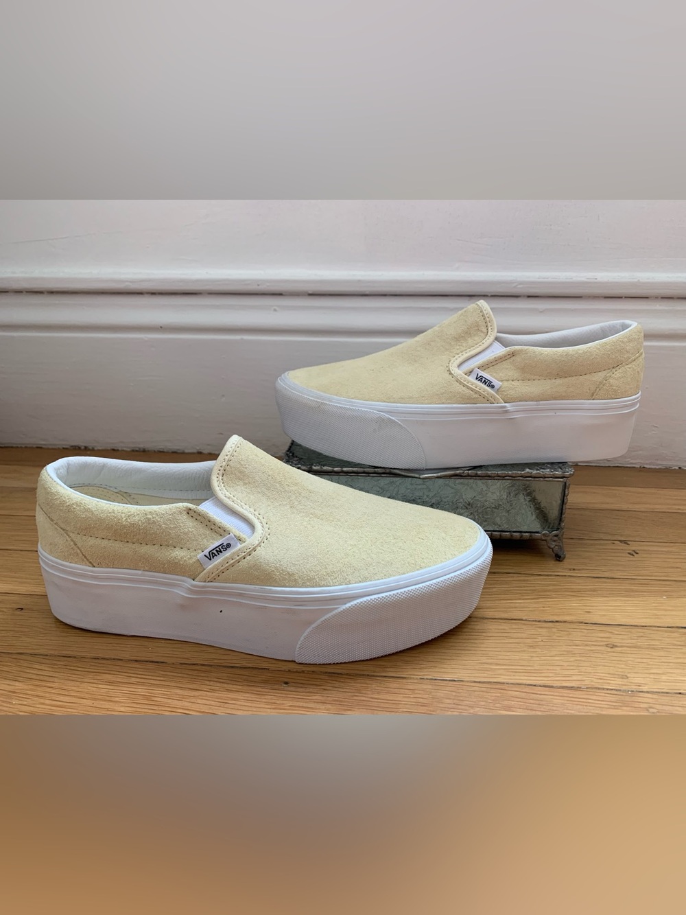 NWOB VANS OFF THE WALL YELLOW NUBUCK SUEDE SLIP-ON SNEAKERS Womens 9/Mens 7.5